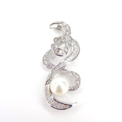 Michael Moses Vault, Newport Beach California Fine Jewelry Store, 14k White Gold Cultured Pearl/White Sapphire Pendant